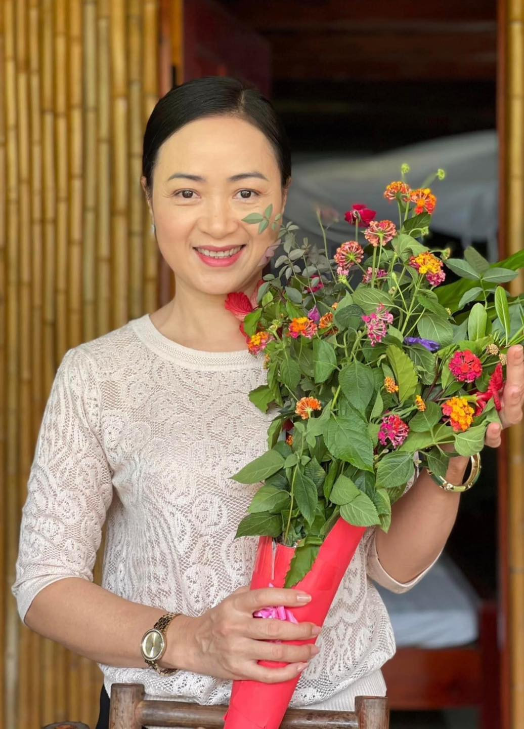 NSƯT Linh Huệ có cuộc sống bình yên, êm ấm bên ông xã doanh nhân và 2 con.