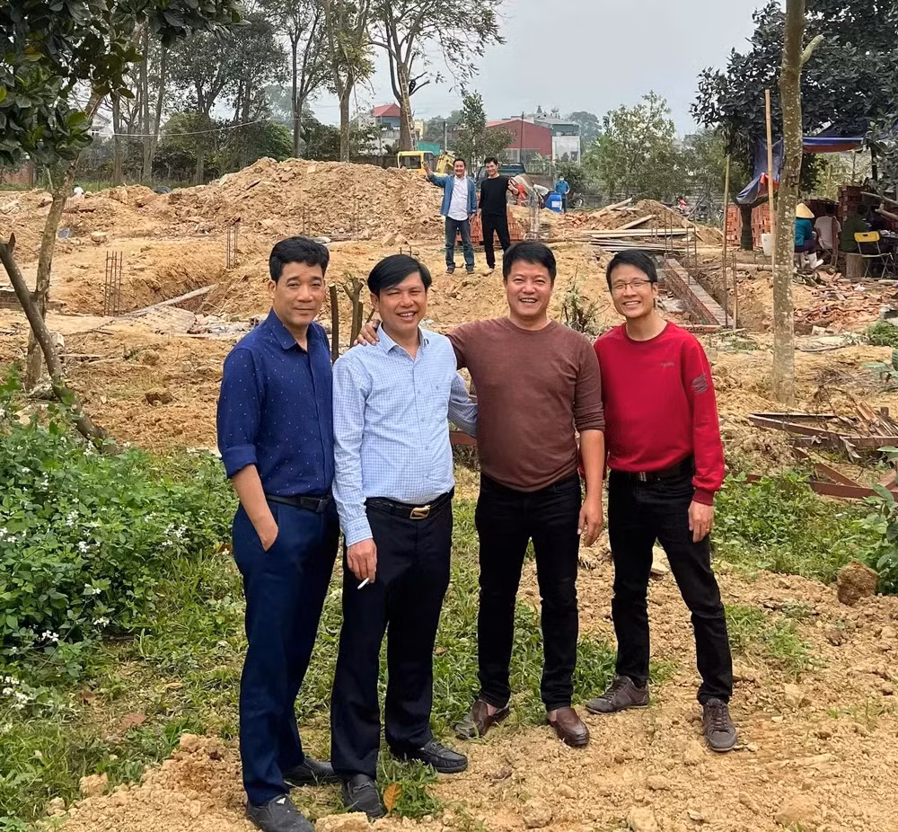 Còn ở thời điểm hiện tại, được biết anh đã trở thành người sáng lập, kiêm giám đốc của một công ty chuyên về công nghệ có trụ sở tại Melbourne (Úc) và cả chi nhánh tại Việt Nam. Đầu năm 2022, Lê Vũ Hoàng về Việt Nam làm việc một thời gian để làm việc.