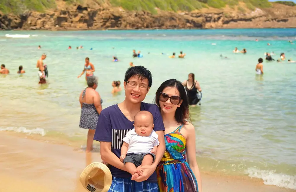 Xuất hiện trong một đoạn clip mang tên "Các nhà cựu vô địch, họ giờ ra sao?" vào tháng 6/2020, Lê Vũ Hoàng đã tiết lộ tổng tài sản của anh khoảng 1 triệu USD. Khối tài sản khổng lồ khiến nhiều người không khỏi xuýt xoa ca ngợi.