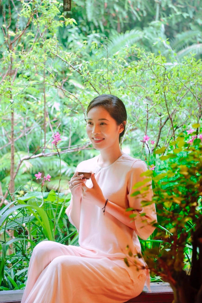 Vợ Shark Hưng sinh năm 1988, kém anh 16 tuổi. Thu Trang từng giành ngôi vị Á hậu 1 Hoa hậu thế giới người Việt tại Séc và lọt vào vòng chung kết của cuộc thi Hoa hậu thế giới người Việt năm 2010 .