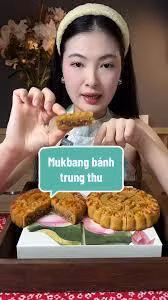 Quang Linh Vlogs cùng các cộng sự thuộc team châu Phi đã ra mắt sản phẩm bánh Trung thu từ khá lâu và nhanh chóng được đông đảo dân mạng đón nhận.