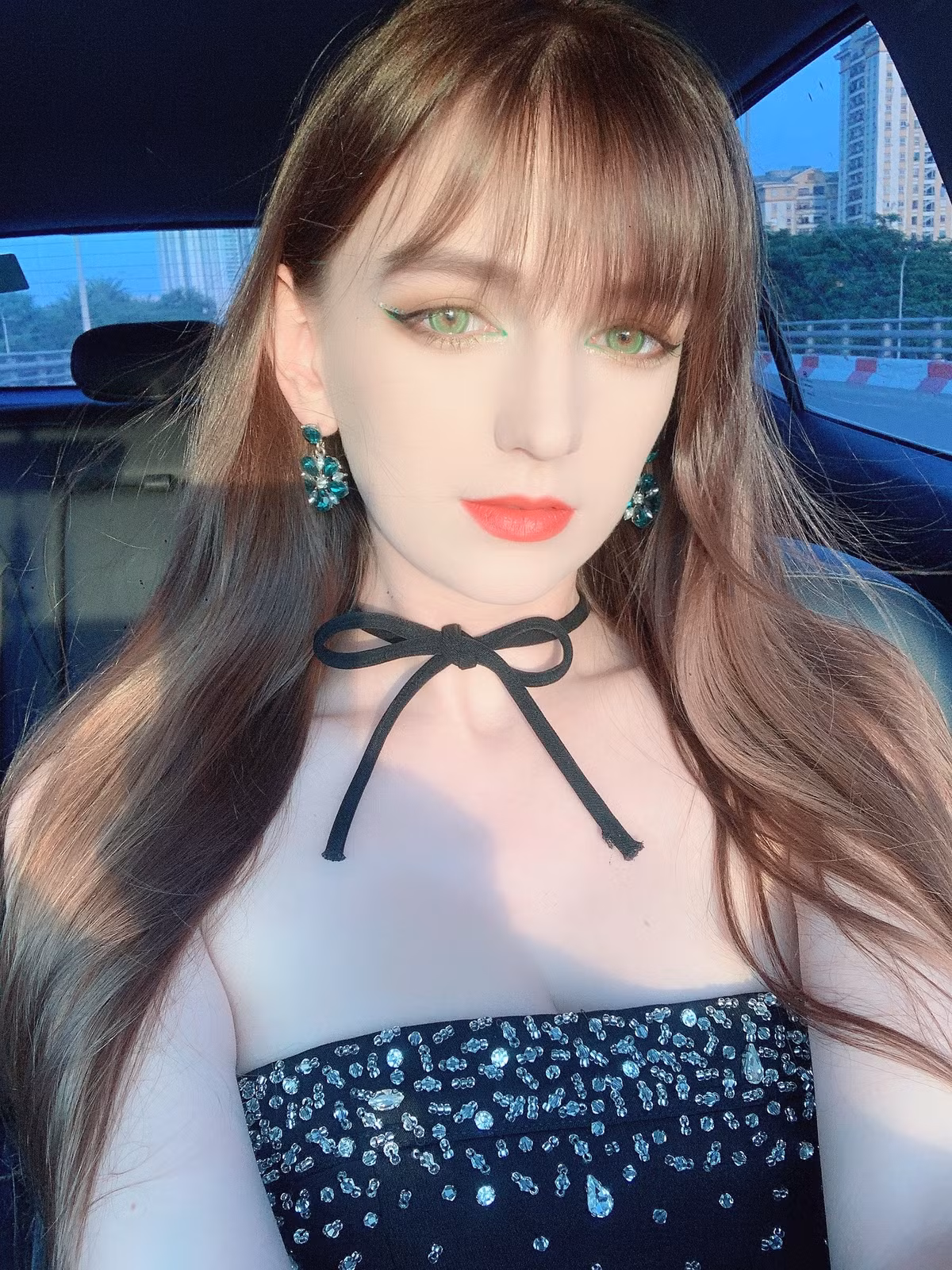 Alexandra Rud sau ồn ào quay trở lại tiếp tục chăm chỉ làm việc và không quan tâm thêm đến những lời đồn vô căn cứ.