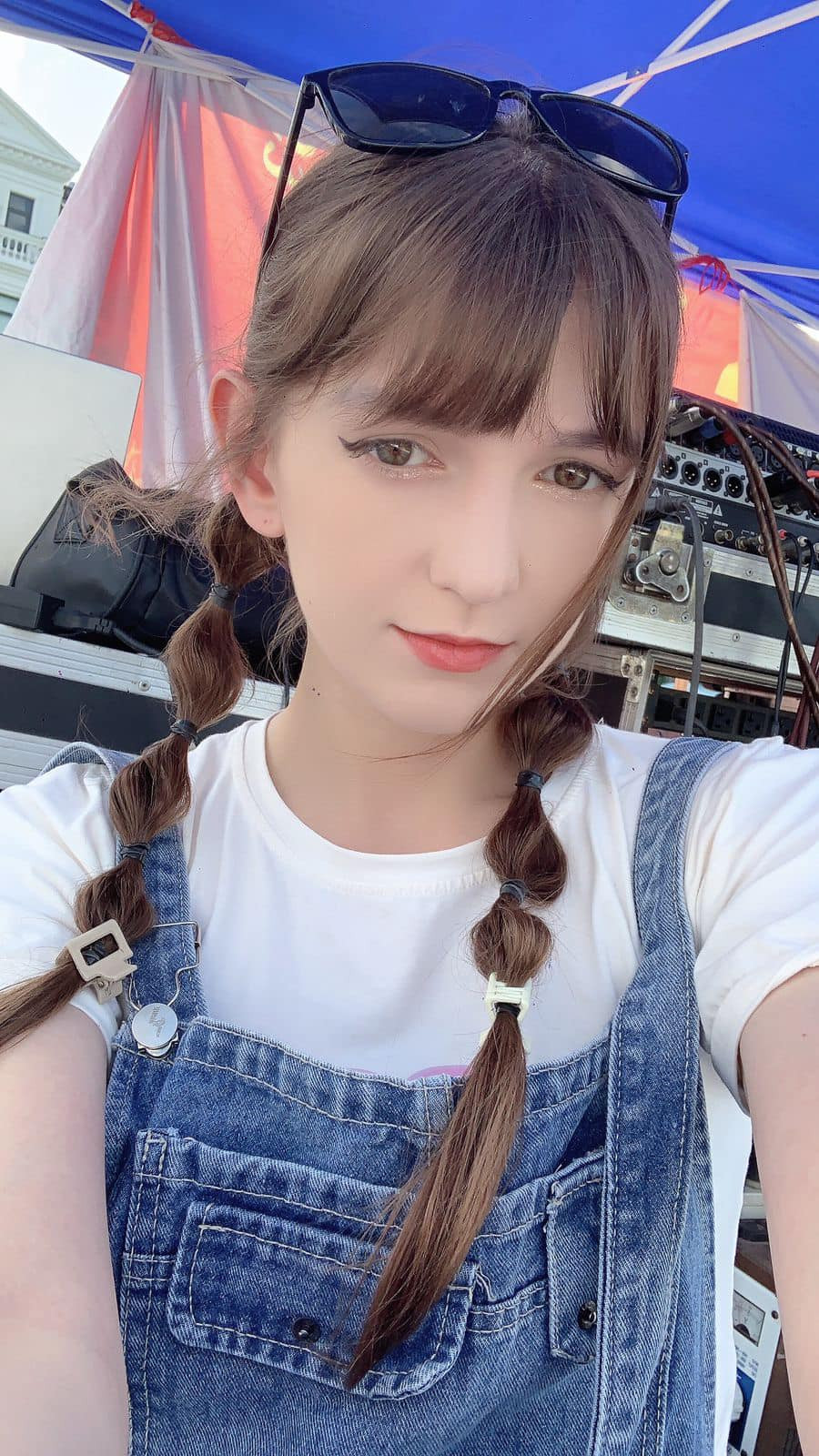 Alexandra Rud (sinh năm 1993) là một trong những nữ DJ Ukraine đang hoạt động tại Việt Nam. Cô có khả năng nói 6 thứ tiếng: Ukraine, Nga, Ba Lan, Đức, Anh và một chút tiếng Việt.