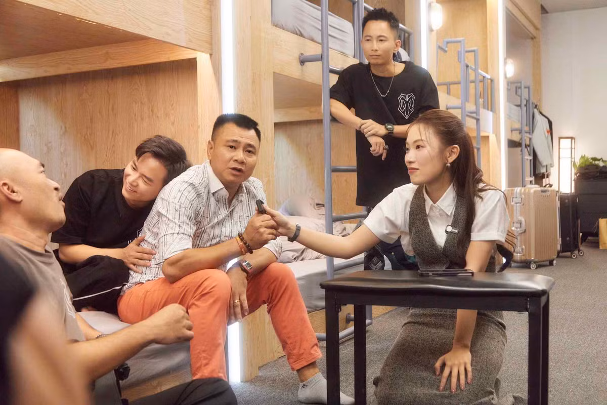 Nhận được phản hồi không mấy tích cực về phong cách dẫn podcast, Khánh Vy cảm ơn lời góp ý của khán giả. Cô xin lỗi khi chưa làm tốt vai trò của mình khiến trải nghiệm của người xem thiếu trọn vẹn.