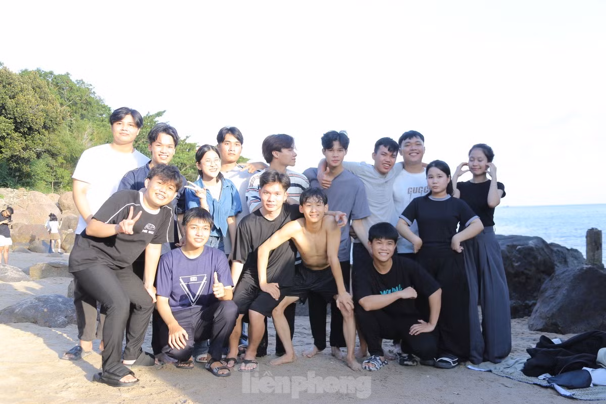 Bai da doc dao Da Nang ngam binh minh, diem den moi cho gioi tre-Hinh-5