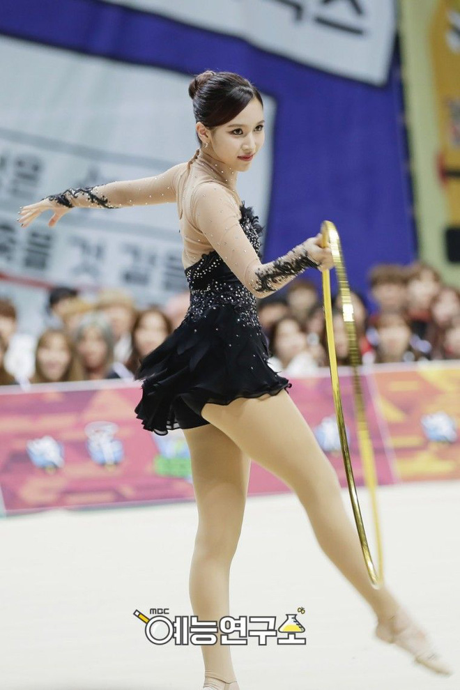 Trong phần thi thể dục nhịp điệu năm 2016, Mina (TWICE) đã đem tạo hình “thiên nga đen” của mình lên sàn đấu, đồng thời trở thành một trong những màn biểu diễn huyền thoại của ISAC với 13 triệu view.