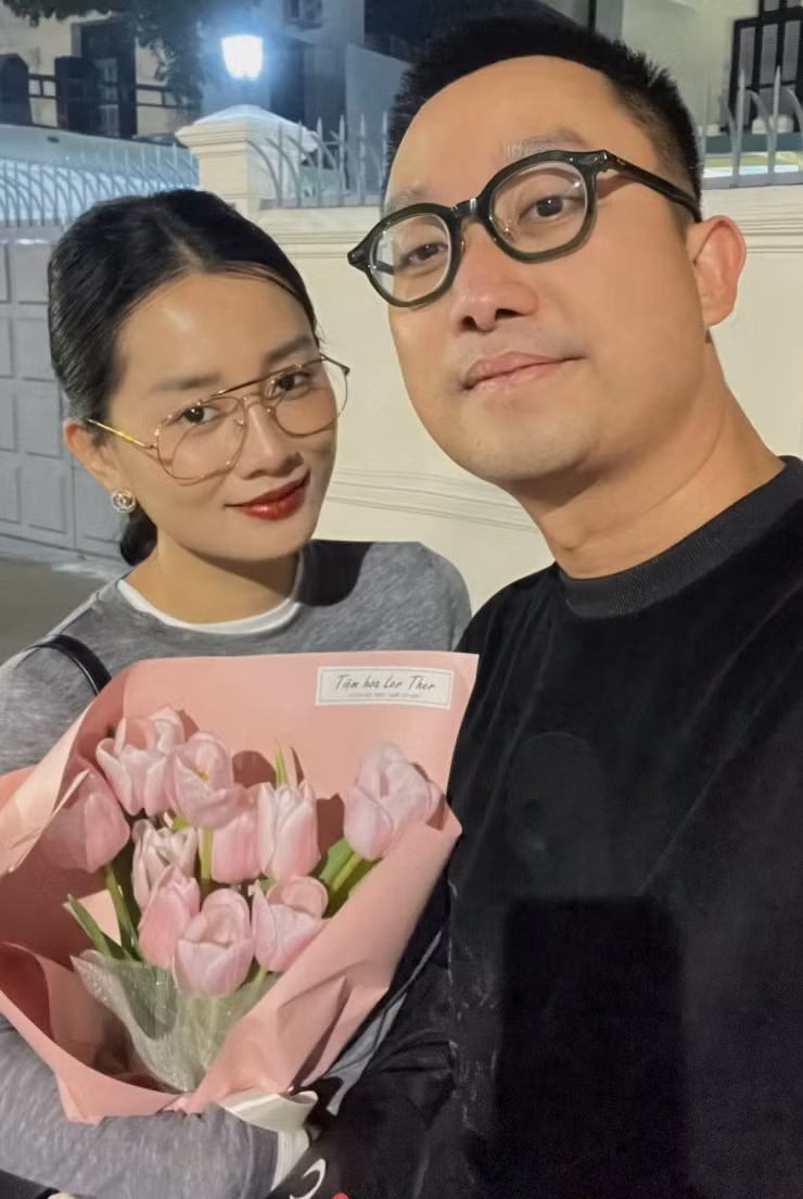 Mới đây, Quỳnh Chi cho biết đã thử xong váy cưới, đang cùng bạn trai hoàn thiện những khâu cuối cho hôn lễ dự kiến diễn ra vào tháng 10.