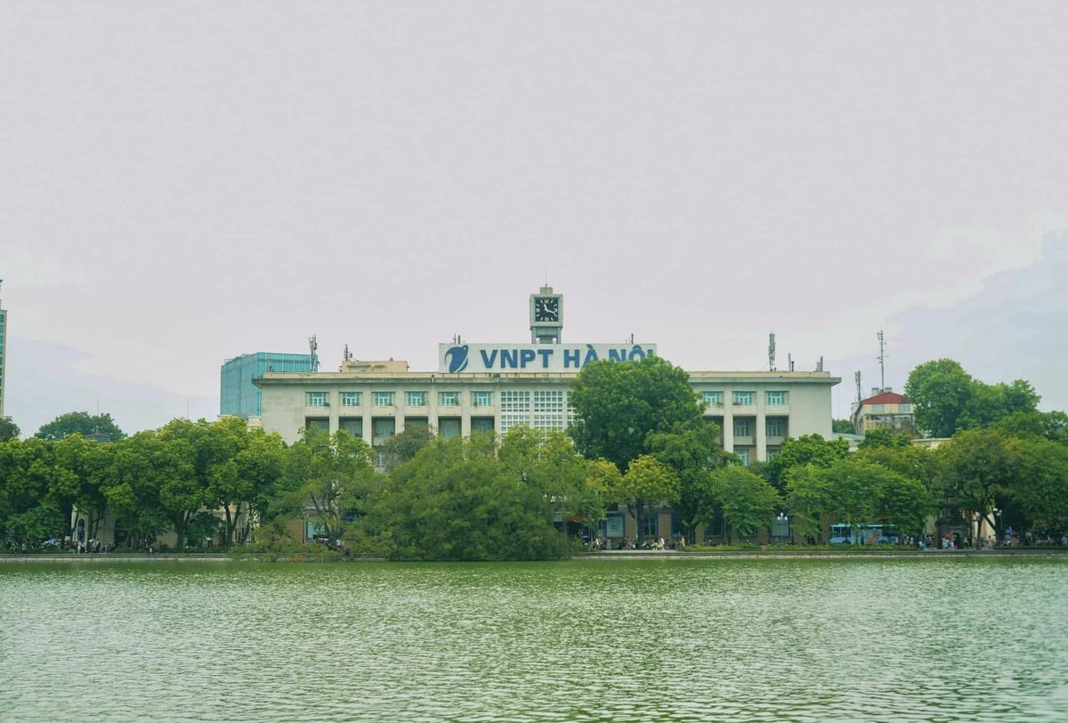 Hồ Gươm tinh khôi trong một buổi sáng chớm thu.