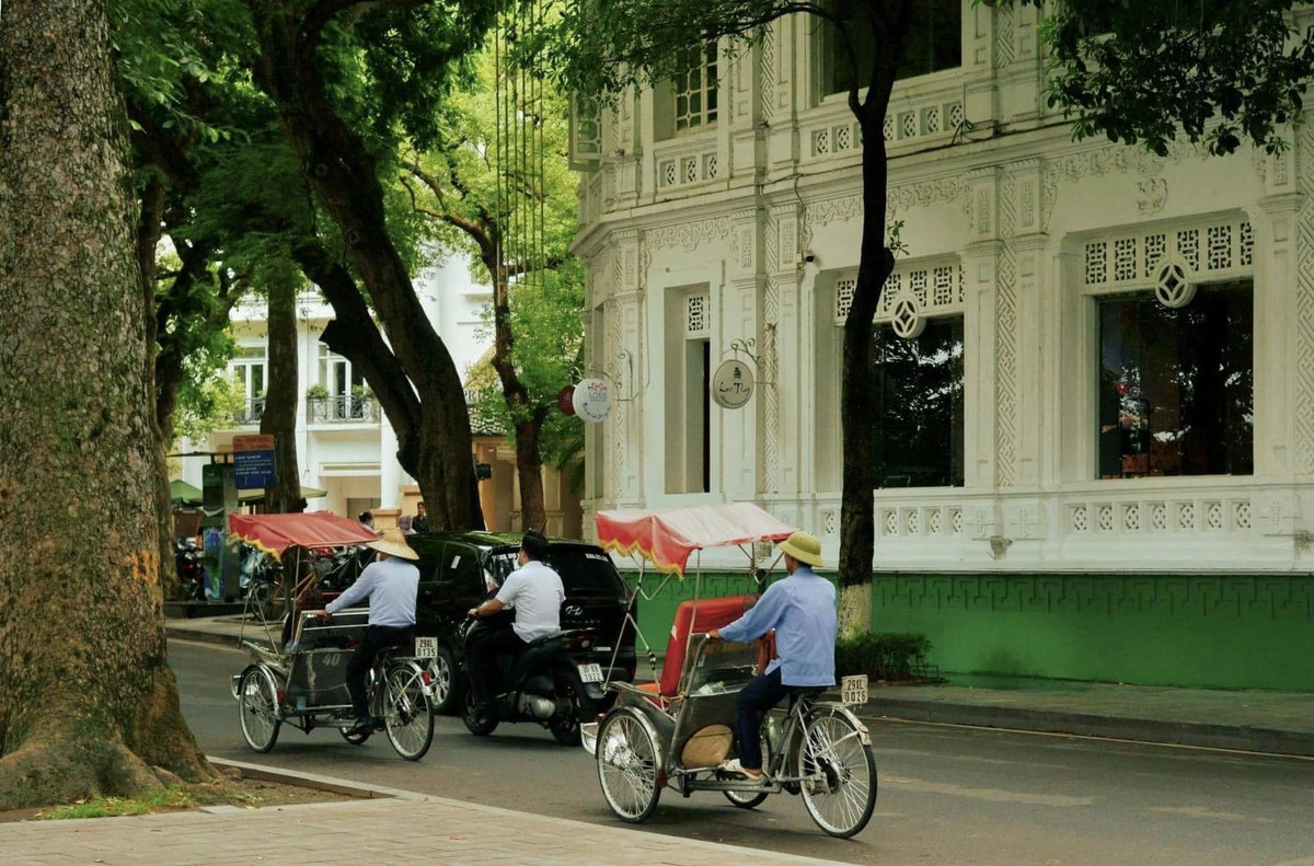 Nhịp sống dường như bớt hối hả hơn.