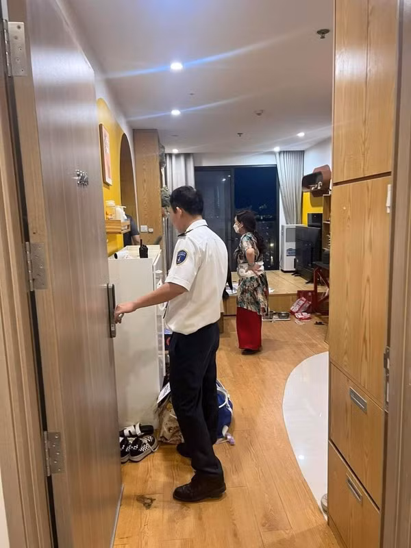 Cách đây một thời gian, một chủ trọ khác cũng đăng bài tố người thuê phòng có lối sống quá bừa bộn. Theo bài đăng từ chính chủ, trong bài đăng, đây là "phòng ở của 1 hốt gơn SG, sáng đi chùa tối đi quẩy, người lúc nào cũng thơm phức đấy mọi người ạ".