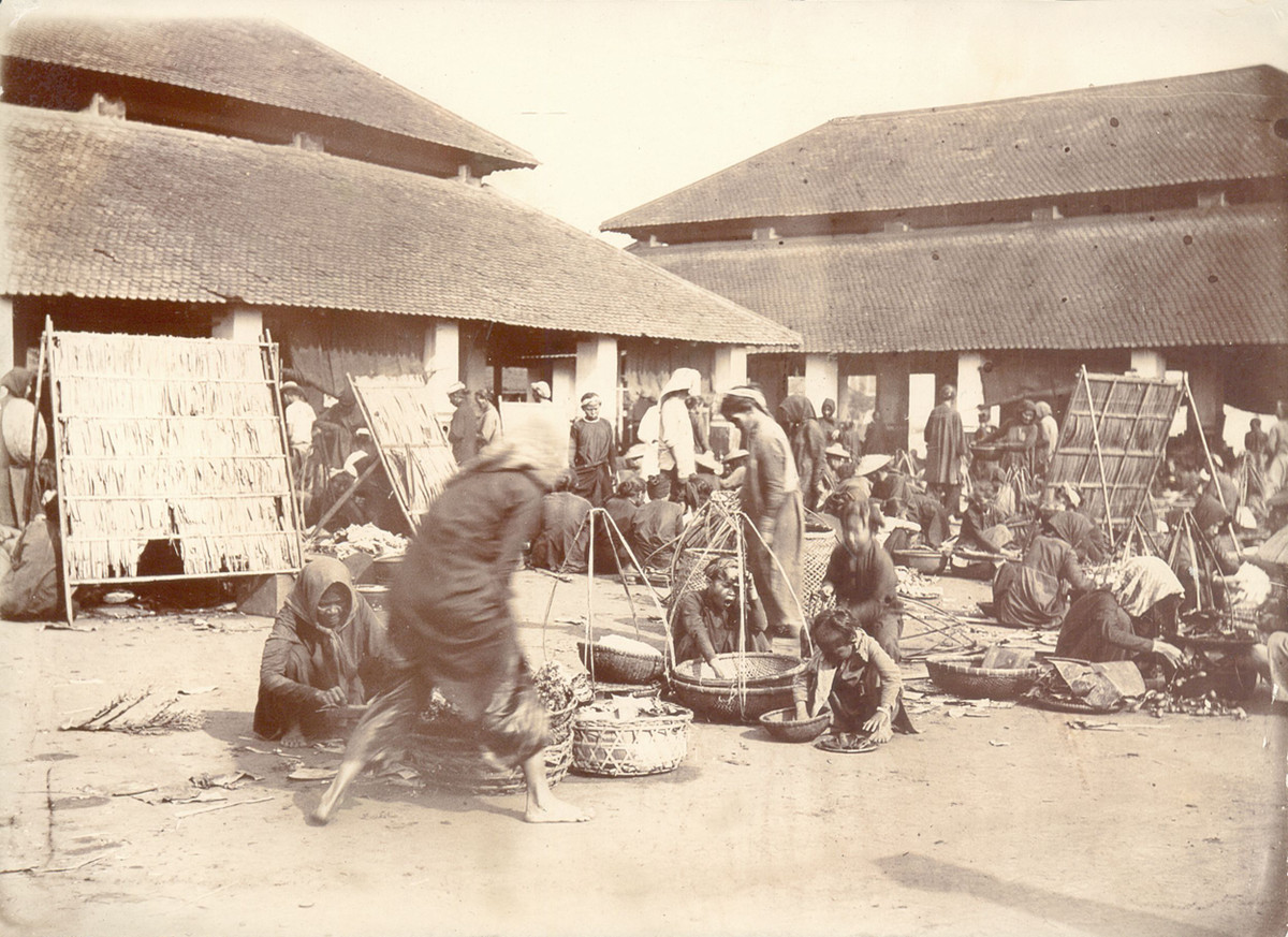 Hình ảnh một phiên chợ xưa cũ.