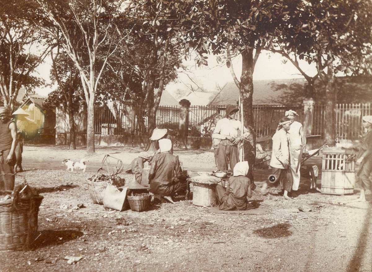 Than được gom lại để dùng tại cảng Sài Gòn.