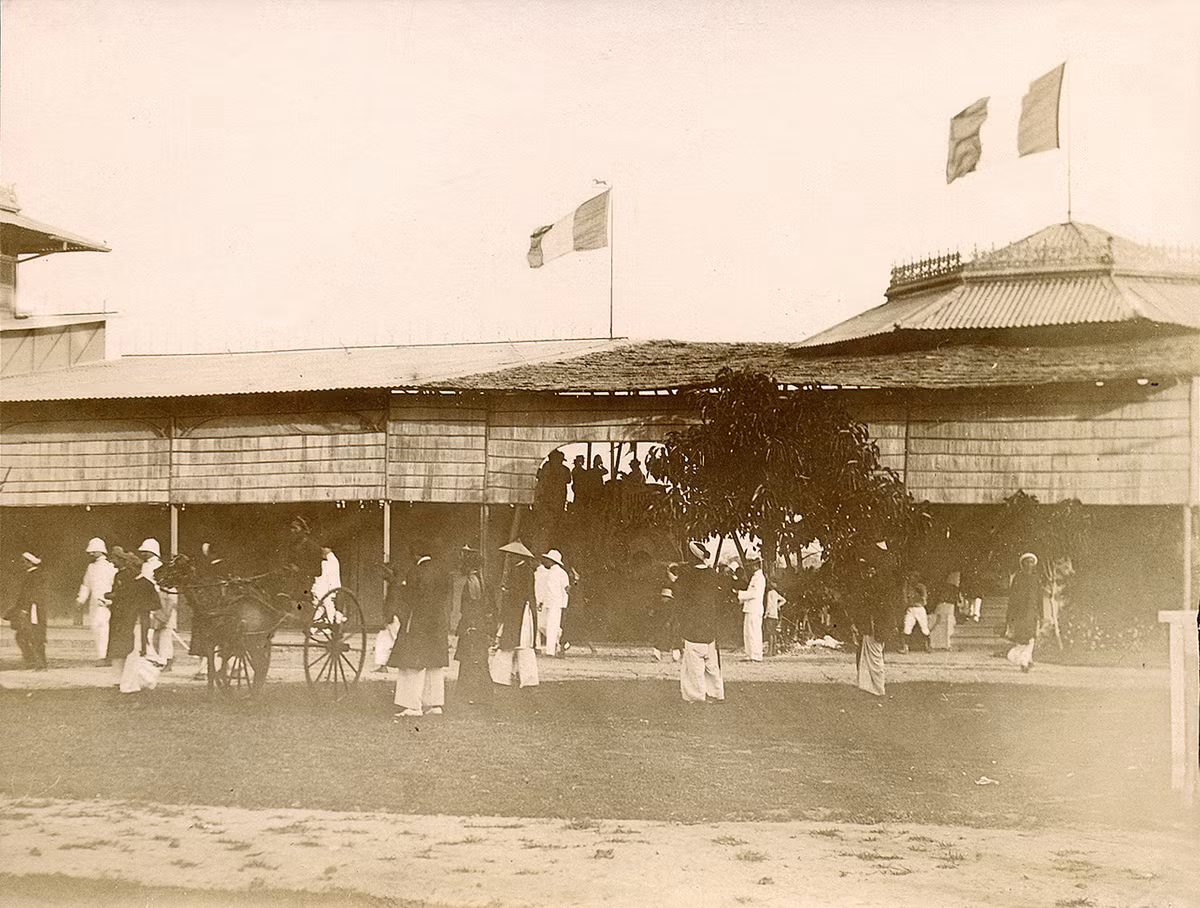 Quang cảnh 1 trường đua ngựa, nơi chỉ có giới nhà giàu mới có thể đến.