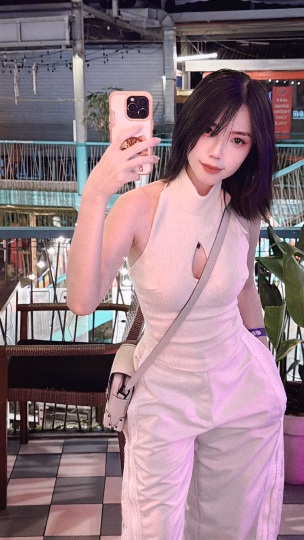 Remind từng tham gia khá nhiều giải đấu chuyên nghiệp dành cho nữ và đạt được nhiều thành tích như vô địch icafe Gò Vấp và vô địch giải nữ Kingdom Next Gen HCM. Ngay từ khi mới tiếp xúc với LMHT ở mùa 3, Remind đã cán mốc Bạch Kim 3 - mức rank cao hơn 50% người chơi ở máy chủ LMHT Việt Nam.