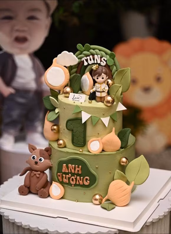 "Cảm ơn sự hiện diện của mọi người cùng với gia đình tụi con. Chúng con sẽ trưởng thành và học hỏi thêm trên hành trình làm cha, làm mẹ và đồng hành tốt nhất có thể cùng với Tún yêu", ''Cô chủ tiệm nail'' Huyền My chia sẻ.