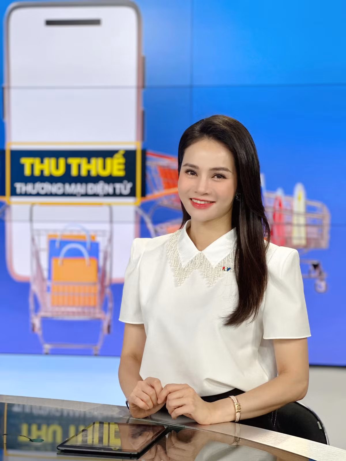 Thu Hương bén duyên với nghề MC từ thời sinh viên. Nhờ khả năng tiếng Anh lưu loát, cô nhận nhiệm vụ dẫn chương trình thi sắc đẹp bên cạnh MC Hà Châu. Sau trải nghiệm đầu tiên, cô dần gắn bó với nghề MC và sau là với công việc truyền hình.