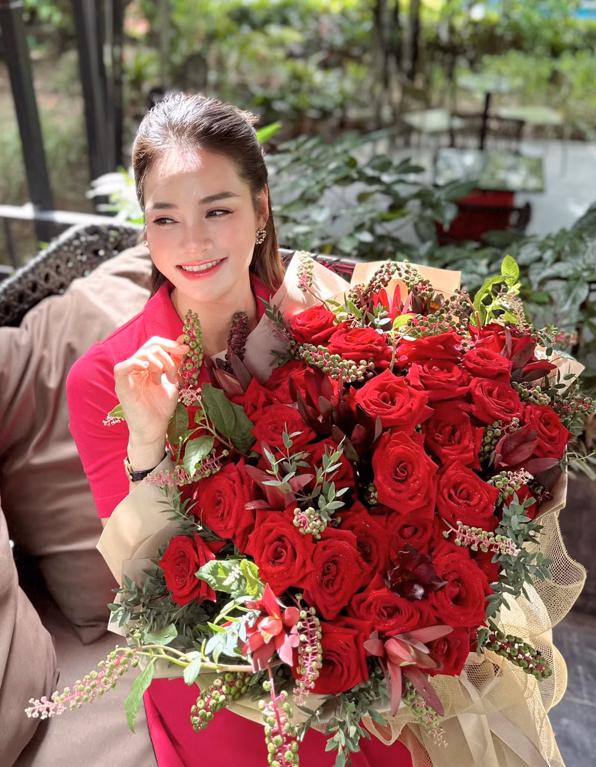 Nữ MC được đánh giá cao nhờ lối dẫn dắt duyên dáng, thông minh.