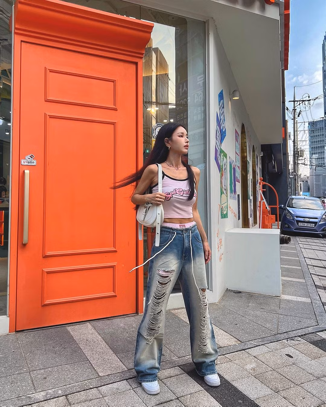 Nếu theo dõi Siena thời gian gần đây có thể thấy, cô nàng hướng đến những bộ thời trang năng động nhưng không kém phần quyến rũ.