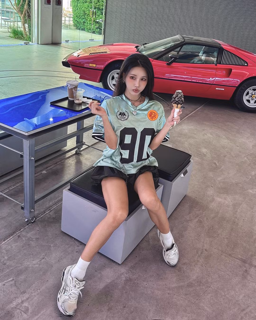 Để có làn da đẹp Siena cũng chăm chỉ dùng kem chống nắng, thoa kem dưỡng da để có được làn da mướt mát nhất dù đi biển, đi bơi nhiều.