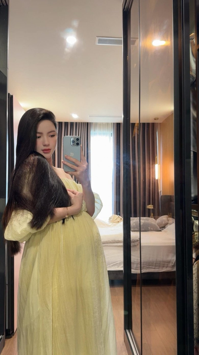 Kể từ ngày có bé Lido, gia đình Quang Hải – Chu Thanh Huyền càng thêm viên mãn và trọn vẹn. (Ảnh: FB Chu Thanh Huyền)