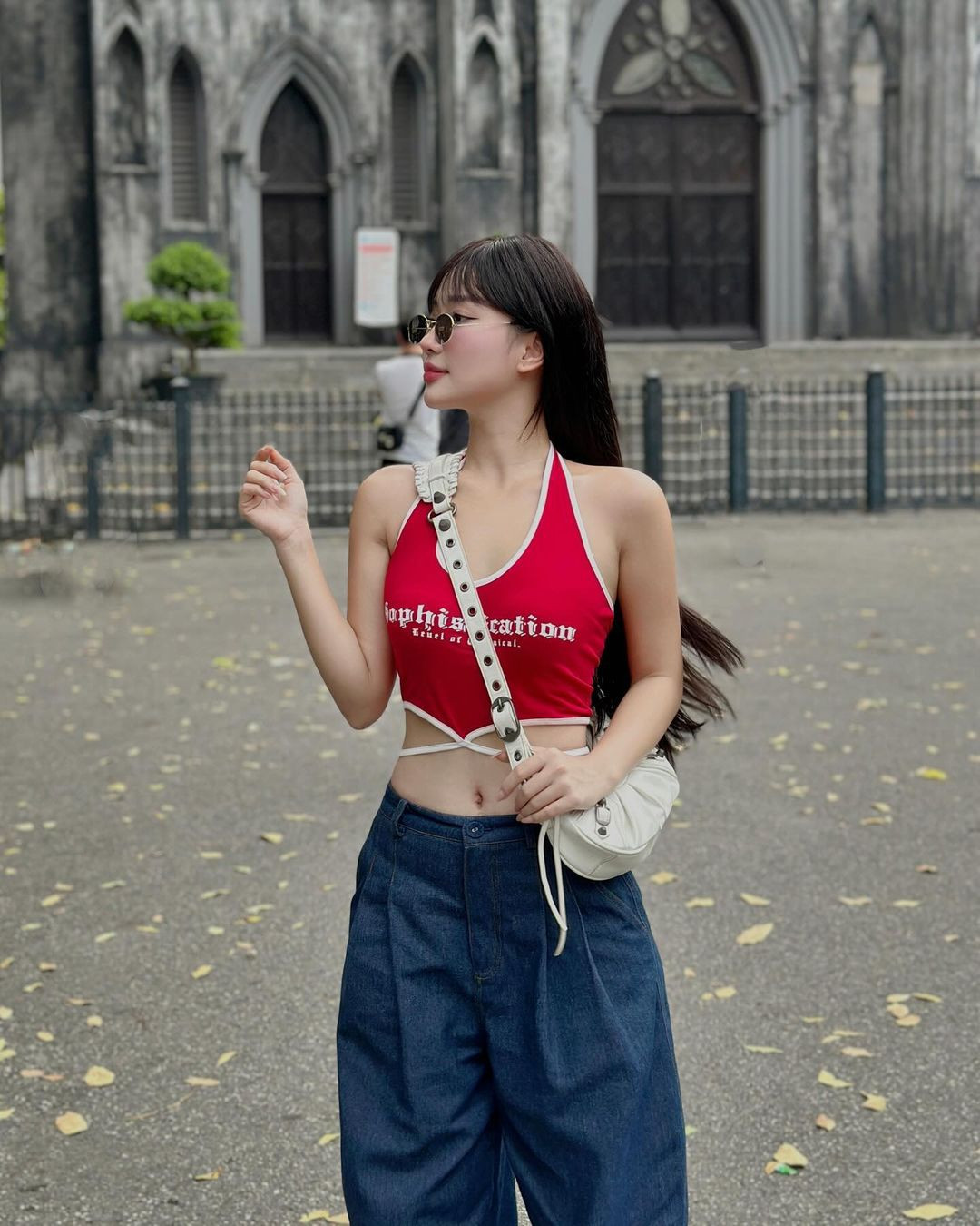 Huệ Chi sở hữu chiều cao ấn tượng cùng vóc dáng tuyệt đẹp có thể cân mọi outfit.