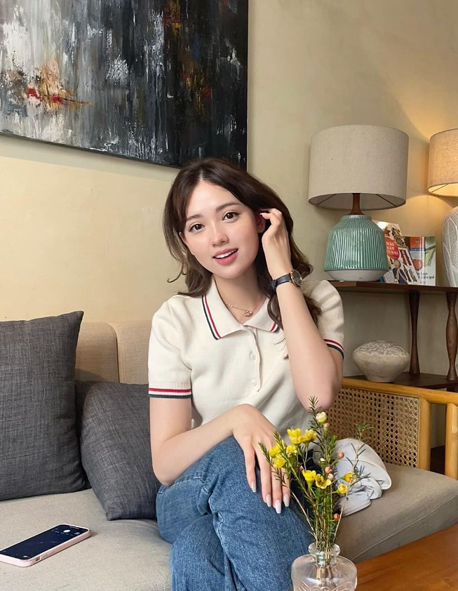 Hồ Ngọc Trang (Alissa Hồ) sinh năm 2003, mang hai dòng máu Việt Nam - Hà Lan. Cô đang là du học sinh tại trường Corinda State High ở Brisbane, Australia.