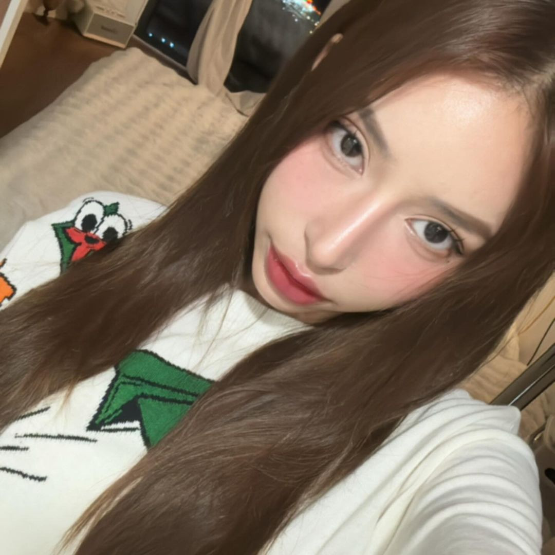 Không chỉ sở hữu thân hình nóng bỏng, Grape Phạm còn có gương mặt như búp bê với sống mũi cao thẳng, đôi mắt to tròn long lanh.