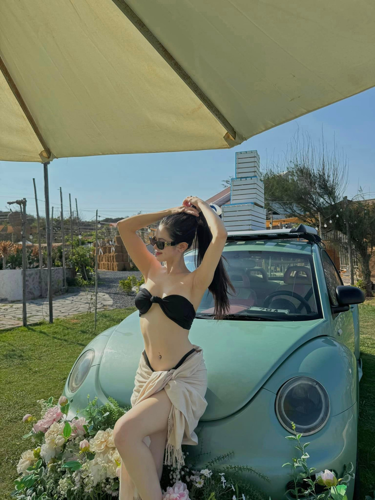 Ý nhi là một mẫu ảnh chuyên nghiệp với những bộ ảnh khoe dáng cực kì quyến rũ nhưng cũng không kém phần mạnh mẽ, đầy sức hút.