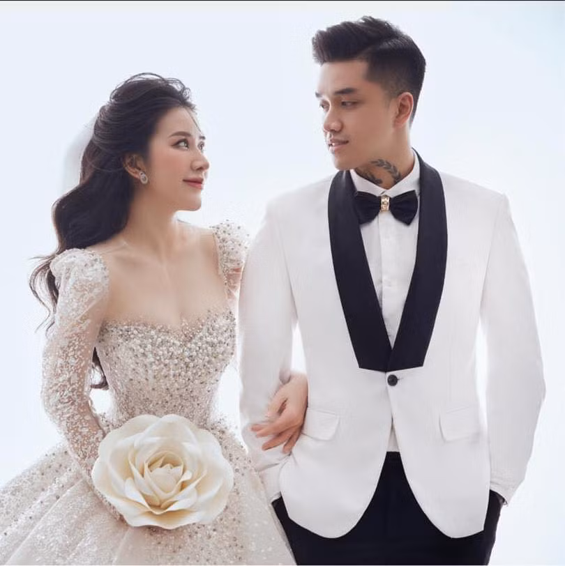 Tuy cuộc mai mối trên chương trình không thành công, thế nhưng cũng mở ra cho cô nàng một cô duyên khác. Năm 2019, vô tình nhìn thấy ảnh Hoa trên Facebook, nhận ra đây là cô gái nổi tiếng trong chương trình BMHH, anh Luân đã chủ động kết bạn, nhắn tin làm quen.