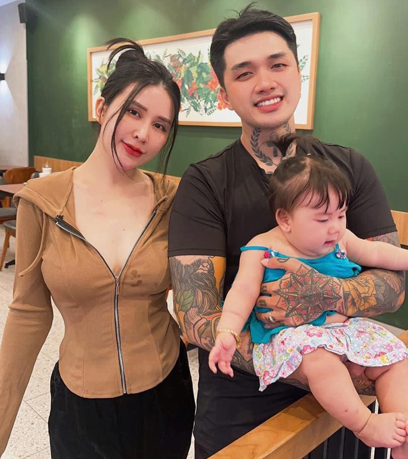 Hoa lúc này chỉ đáp lại theo phép lịch sự, không có ấn tượng đặc biệt với Luân bởi đàn ông có hình xăm không phải “gu” của chị.