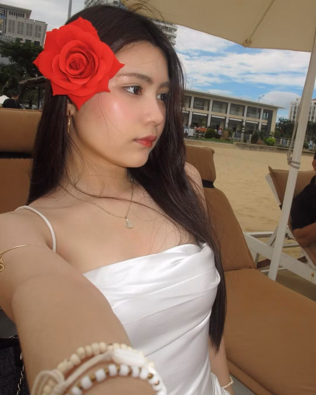 Hạt Dẻ khoe gương mặt không góc chết.