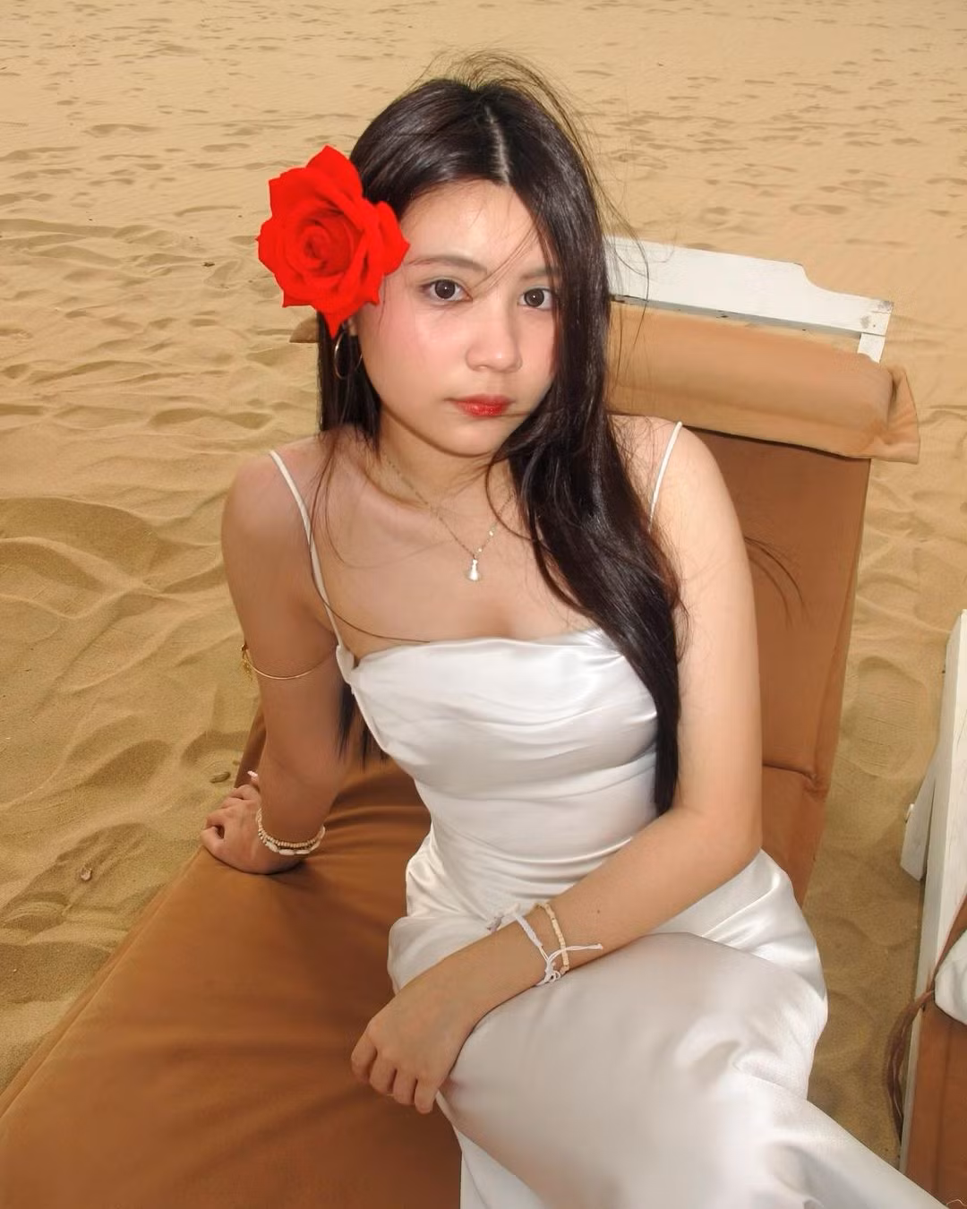 Hạt Dẻ (tên thật Mai Thảo Ngọc, sinh năm 2008), là con gái út nhà MC Quyền Linh. Cô nàng cũng thường xuyên nhận được sự quan tâm của đông đảo cộng đồng mạng không thua kém gì chị gái Lọ Lem.