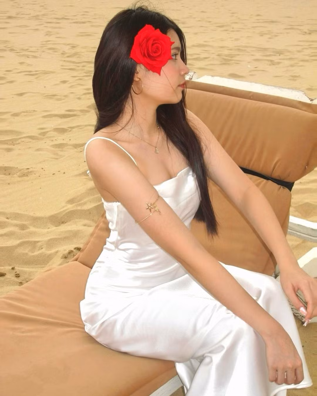 Hạt Dẻ tựa như một quý cô quý cô Mexico nhảy diệu Tango giữa biển cát vàng đầy thu hút.