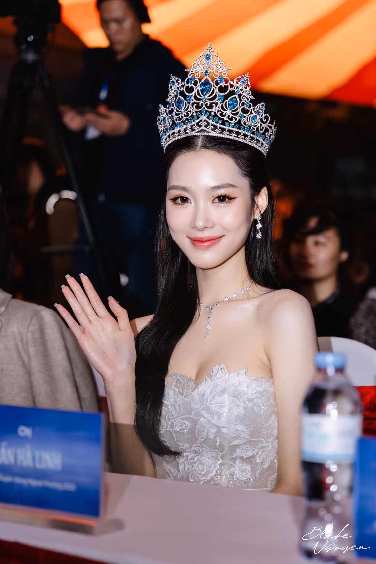 Hoa khôi xinh xắn này rất tâm đắc với câu châm ngôn "Trên bước đường thành công không có dấu chân của kẻ lười biếng" và lấy đó làm triết lý sống.