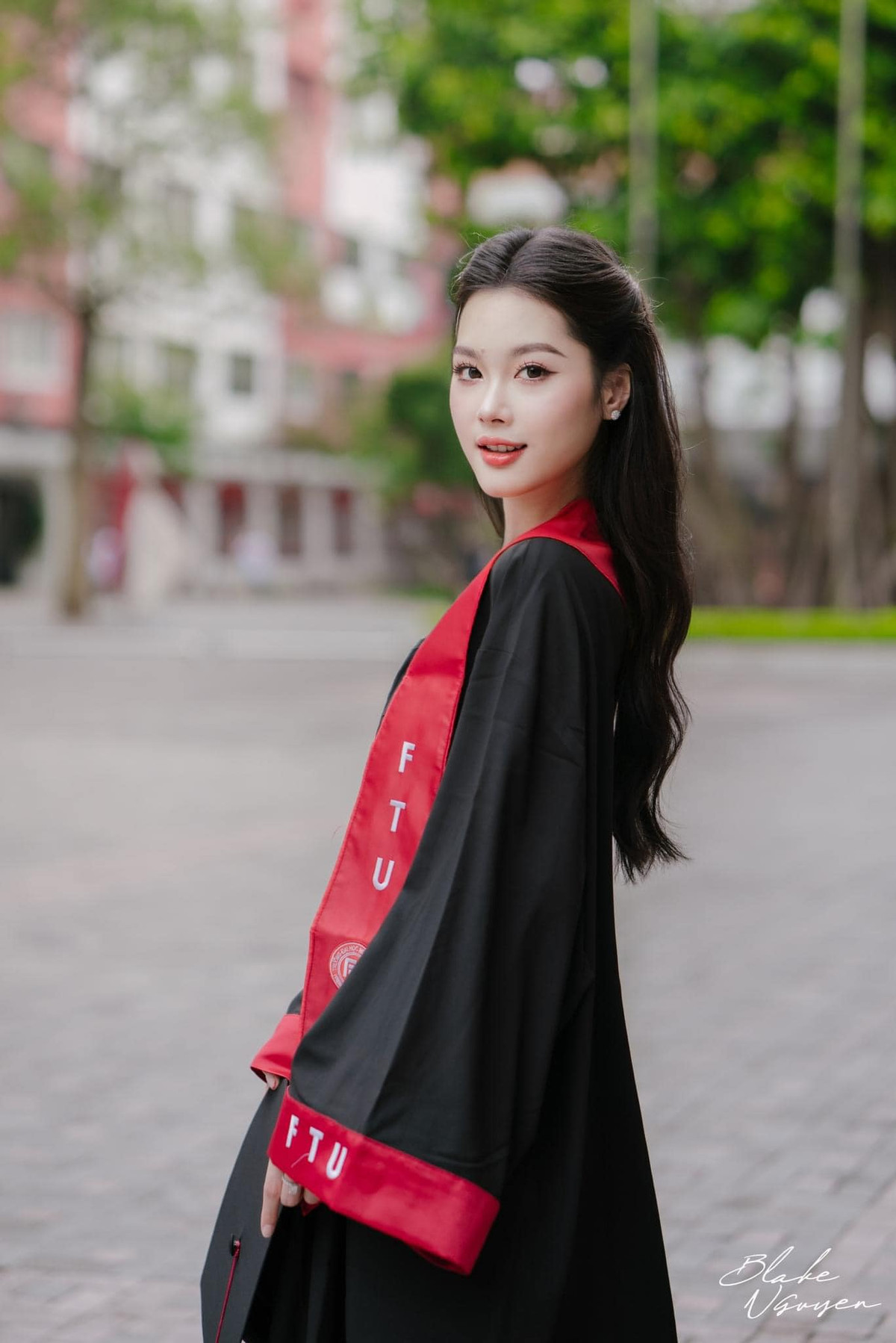 Cô nàng tốt nghiệp ngành Kinh tế đối ngoại tại Đại học Ngoại thương.