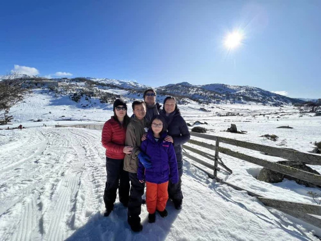 Đáng chú ý, năm 2021, trang web của Đại học New South Wales (Australia), đã đăng tải thông tin chúc mừng Tiến sĩ Vinh Nguyễn (hay còn gọi là TS. Nguyễn Thành Vinh) được phong hàm Phó Giáo sư. Lúc này anh chỉ mới 39 tuổi. (Ảnh: FBNV)