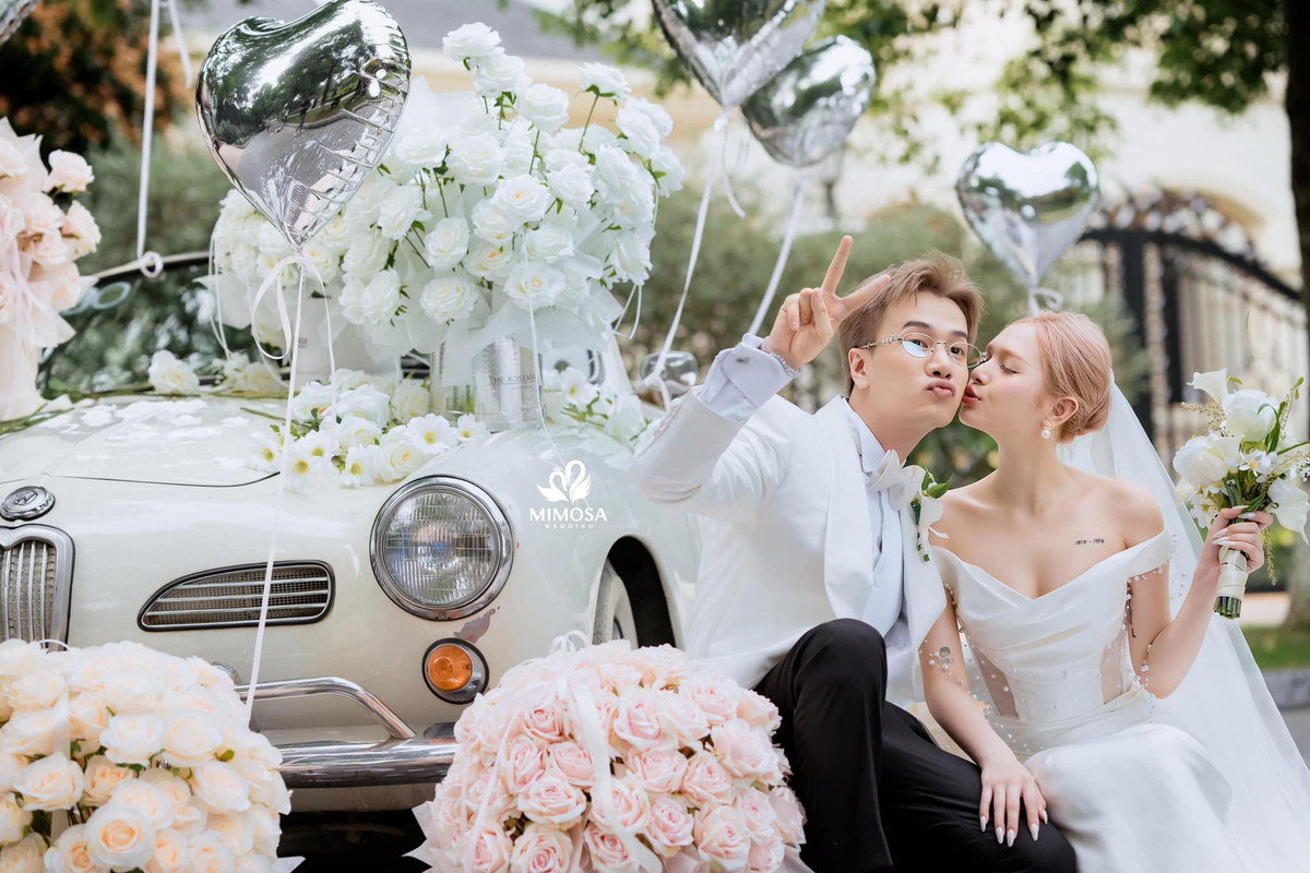 Cách đây ít lâu, Xoài Non tâm sự cùng người theo dõi trên sóng trực tiếp về việc tái hôn trong tương lai. Cô nàng khẳng định miễn vui thì vẫn có thể yêu tiếp, đón nhận một người mới trong tương lai.