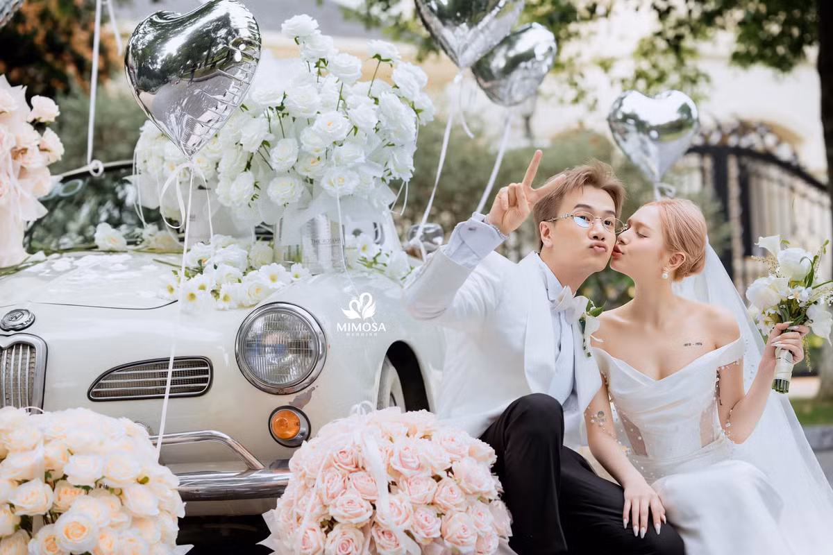 Cách đây ít lâu, Xoài Non tâm sự cùng người theo dõi trên sóng trực tiếp về việc tái hôn trong tương lai. Cô nàng khẳng định miễn vui thì vẫn có thể yêu tiếp, đón nhận một người mới trong tương lai.