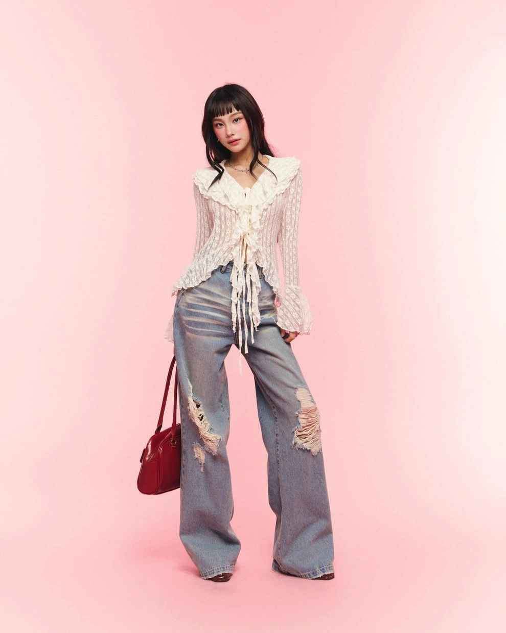 Dù không có chiều cao lý tưởng nhưng cô nàng sinh năm 2002 vẫn đắt show làm mẫu ảnh.