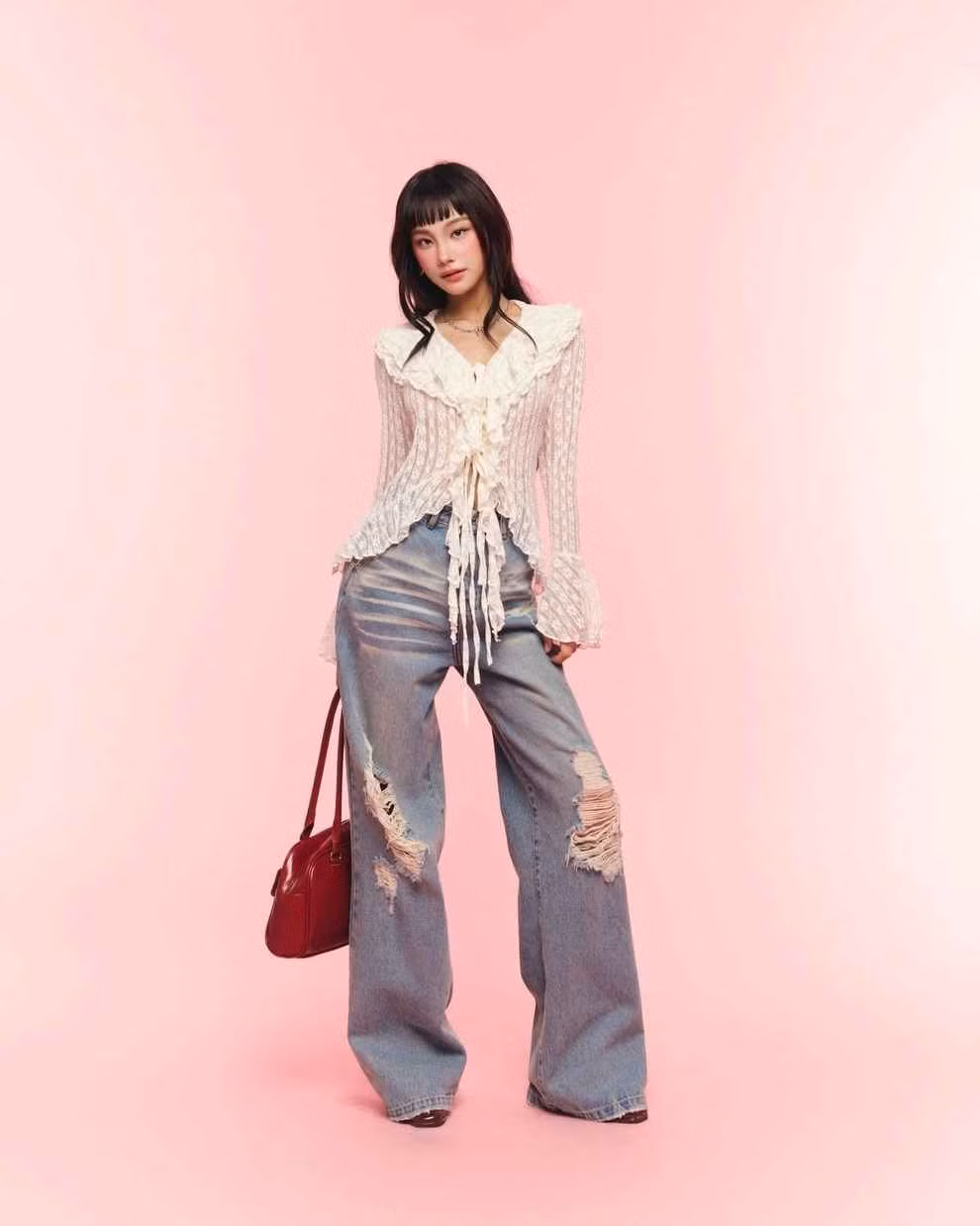 Dù không có chiều cao lý tưởng nhưng cô nàng sinh năm 2002 vẫn đắt show làm mẫu ảnh.