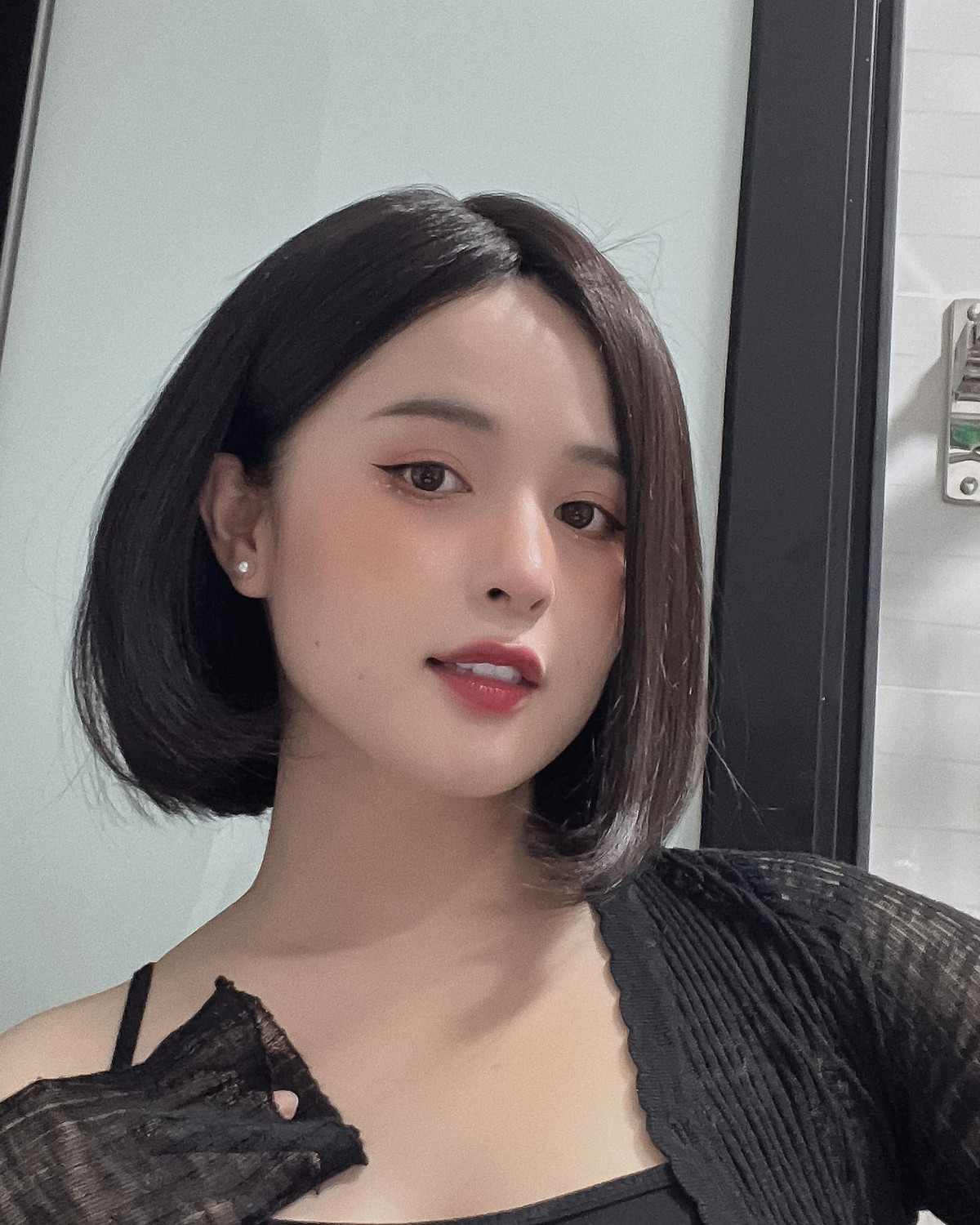 Thảo Nari từng tiết lộ, ông xã cô là người Hà Nội, kém cô 1 tuổi, hiện làm công việc đạo diễn hình ảnh... Cả hai quen và yêu nhau được 2 năm trước khi tiến tới hôn nhân.