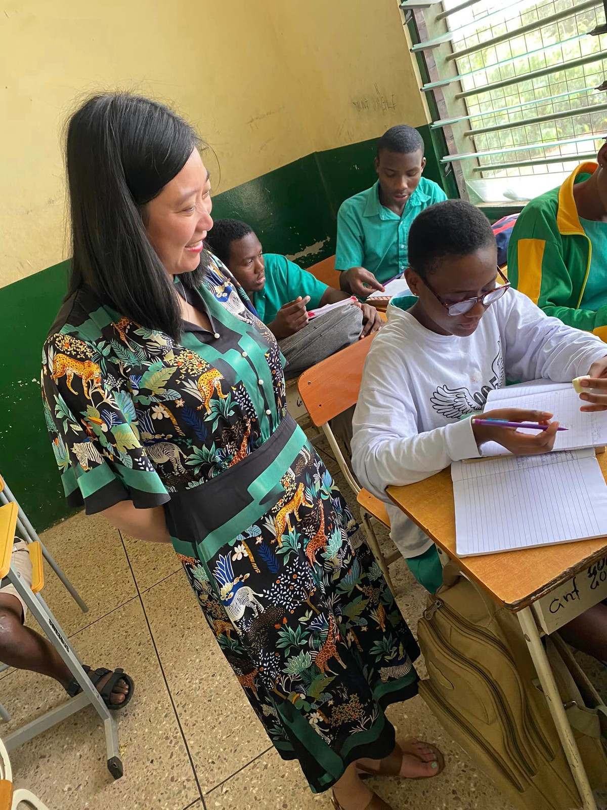 "Năm học mình nộp có tới gần 1000 giáo viên bậc phổ thông (K12) ở Mỹứngtuyển, 60 người được chọn. Trong 60 người được chọn cho co-hort năm học này thì chỉ 5 người (trong đó có Thu Hồng) là giáo viên tiểu học. Còn lại chủ yếu là giáo viên THCS &amp; THPT (middle school &amp; high school teachers), hoặc thủ thư hay giáo viên dạy Gd đặc biệt (special education) hay ESOL"- Chị Hồng chia sẻ.