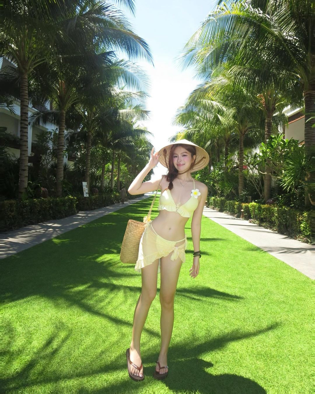 Nhờ ngoại hình xinh đẹp, cô nàng hiện làm mẫu cho 1 số nhãn hàng thời trang (Ảnh: IGNV)