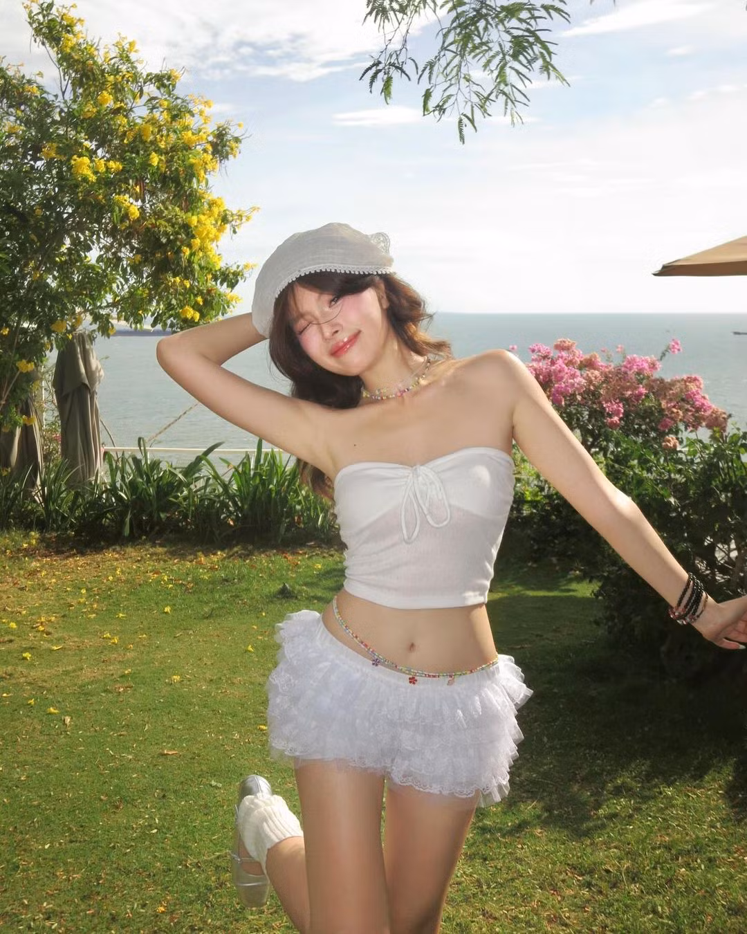 Năm 2019, trang tin Sharefie đã dành hẳn một bài viết về Thuỵ Hân. Cô được gọi là “hot girl đeo kính” khi ở thời điểm đó, nàng hot girl luôn gắn liền với cặp kính cận.