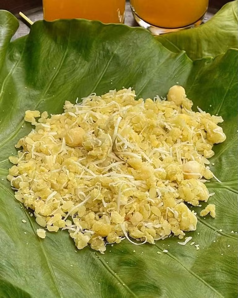 Nhắc đến thu Hà Nội thì không thể không nhắc đến xôi cốm làng Vòng. (Ảnh: Quang Vũ)