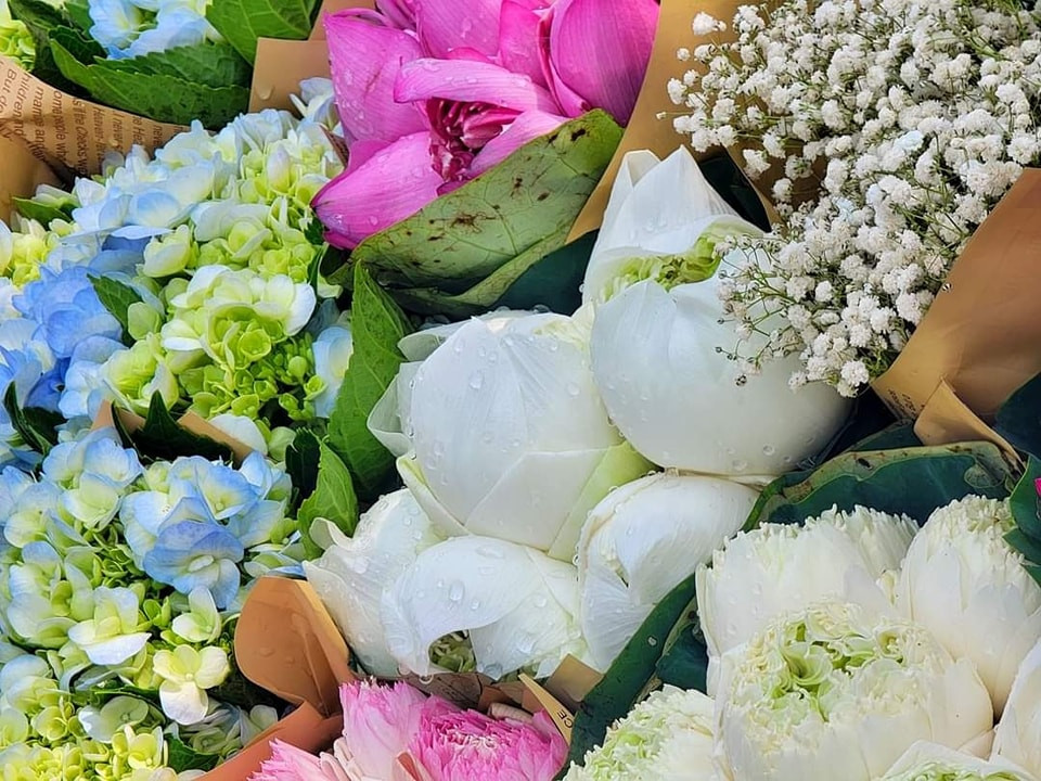 Người dân vùng khác khi nghĩ đến Hà Nội đều chung suy nghĩ: “Hà Nội chật chội, xô bồ”, “Hà Nội đắt đỏ, ồn ào”, “người Hà Nội không thân thiện”, thế nhưng mảnh đất nghìn năm văn hiến sẽ thay đổi suy nghĩ của khách thập phương khi đến đây vào mùa thu. (Ảnh: Đinh Xuân Tiến)