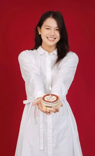 Người hâm mộ bày tỏ, nhan sắc của nữ kình ngư khi lọt ống kính "team qua đường" cũng xuất sắc, bất bại không kém gì những người đẹp khác cùng tham gia sự kiện.