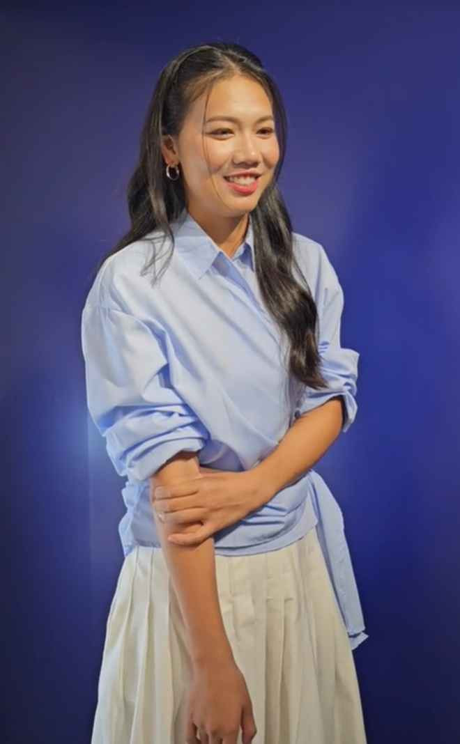 Đây cũng là lần hiếm hoi Nguyễn Thị Ánh Viên tham gia những sự kiện giải trí đông người. Đáng chú ý, diện mạo của cựu "tiểu tiên cá" khiến dân mạngh dành nhiều sự quan tâm, thậm chí còn sốc visual vì ngày càng xinh đẹp, dịu dàng.