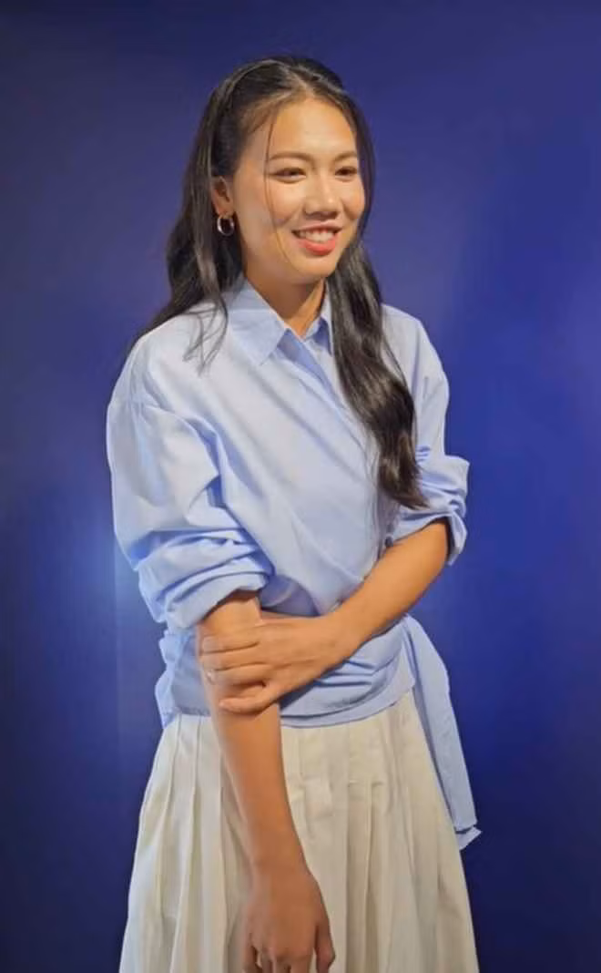 Đây cũng là lần hiếm hoi Nguyễn Thị Ánh Viên tham gia những sự kiện giải trí đông người. Đáng chú ý, diện mạo của cựu "tiểu tiên cá" khiến dân mạngh dành nhiều sự quan tâm, thậm chí còn sốc visual vì ngày càng xinh đẹp, dịu dàng.