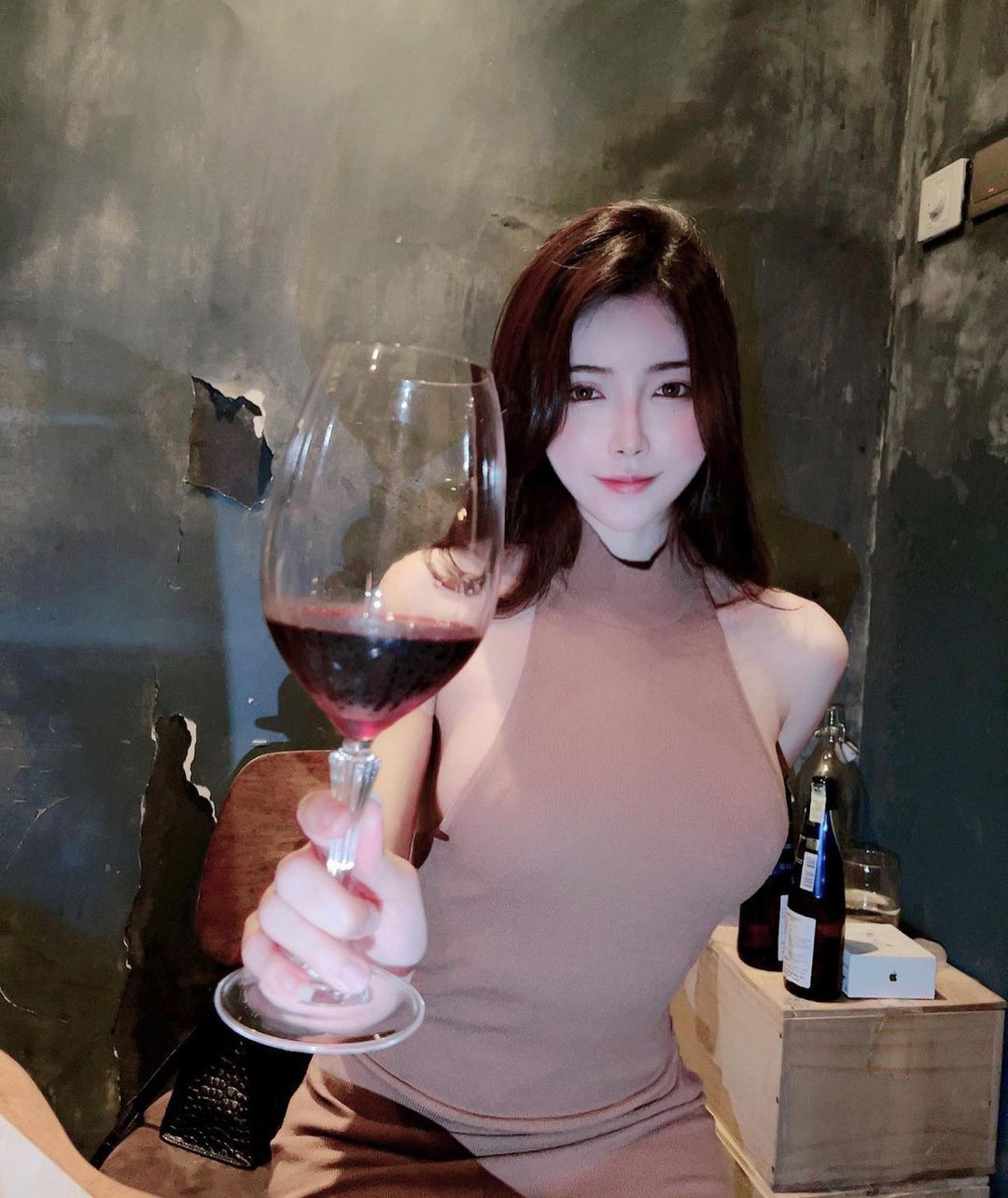 Theo dõi trang cá nhân của Hannah Yap có thể thấy cô nàng khá ưa chuộng những bộ đồ tập, đồ lót thể thao ra đường và thoải mái tạo dáng mà không ngại ngần gì.